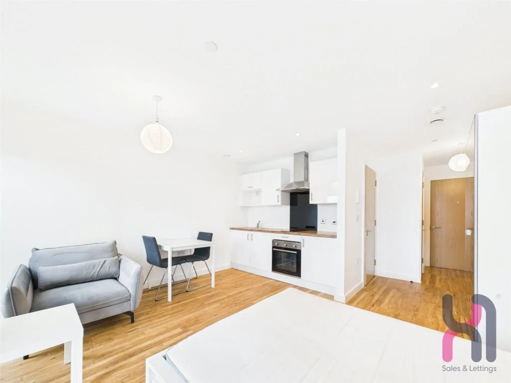 Studio flat for rent