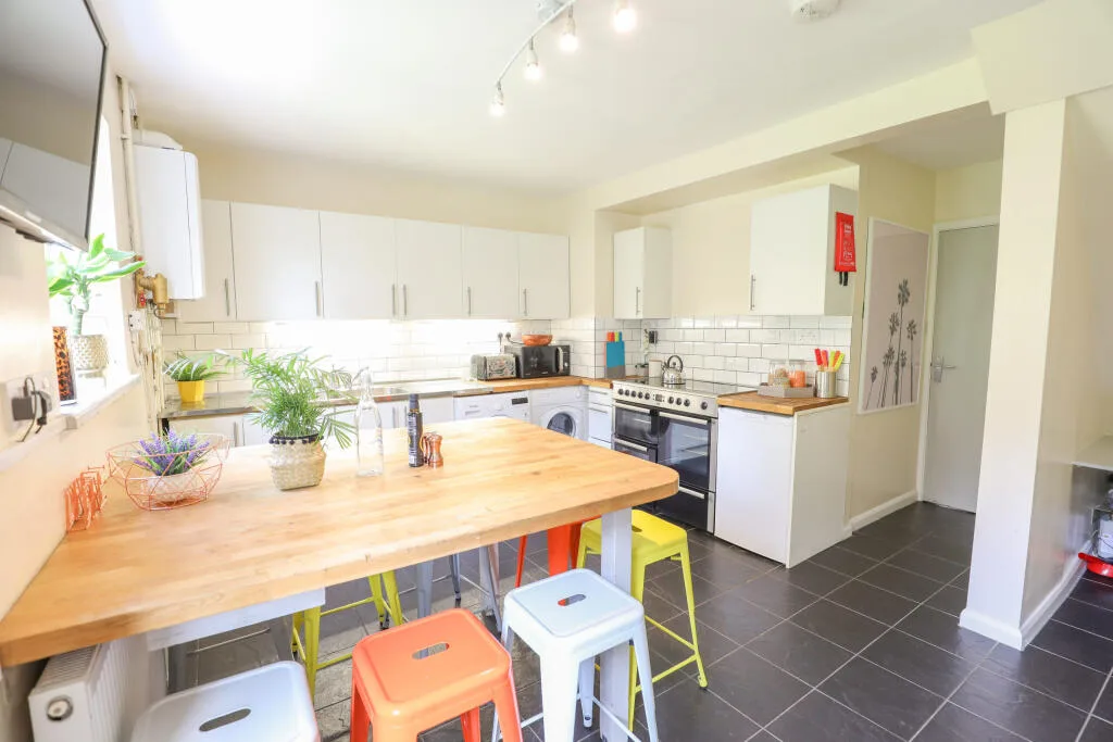 9 bedroom house of multiple occupation for rent