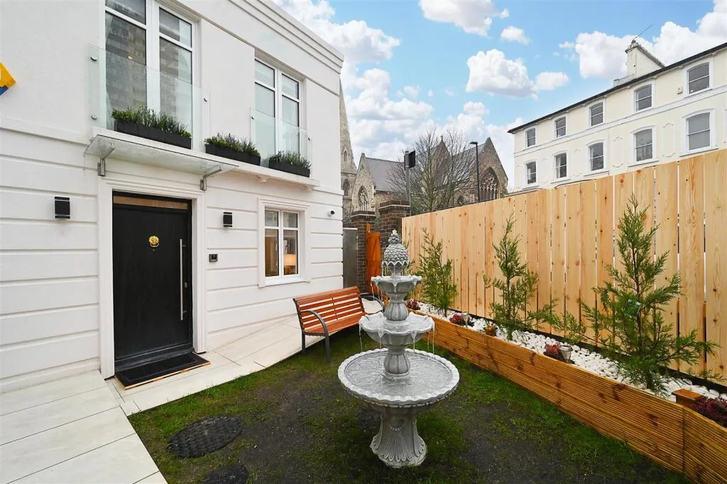 4 bedroom town house for rent