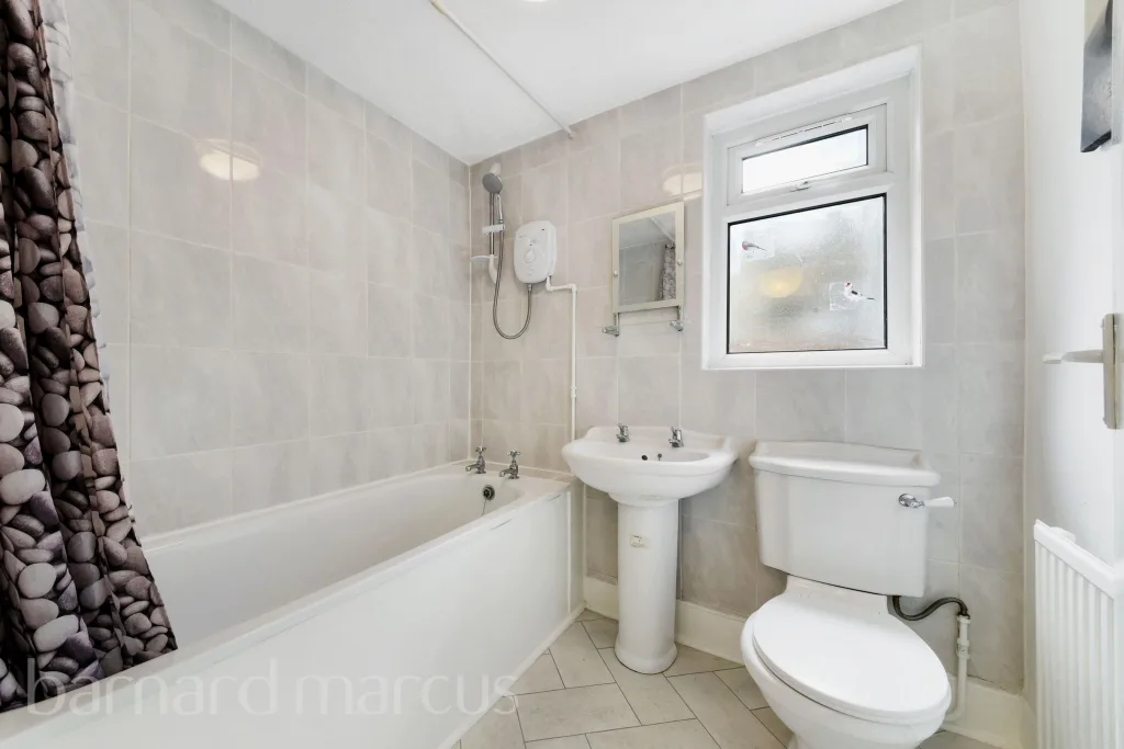 2 bedroom ground floor flat for rent