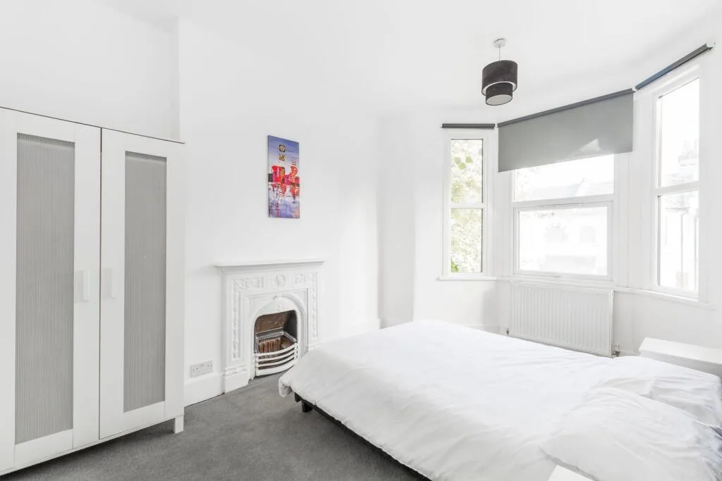 4 bedroom end of terrace house for rent