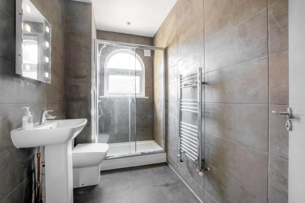4 bedroom end of terrace house for rent