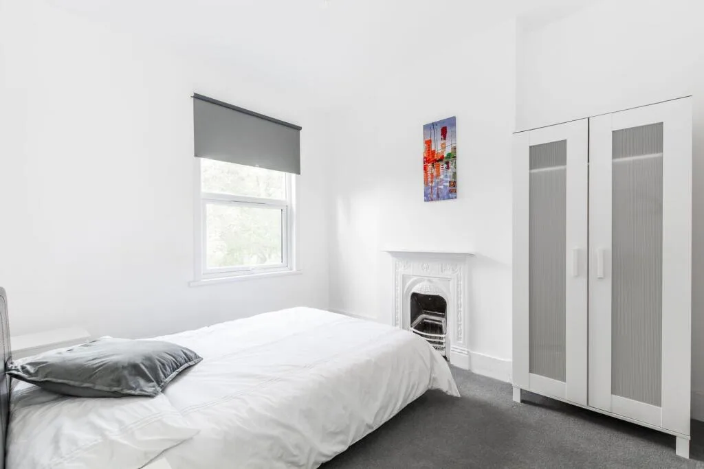 4 bedroom end of terrace house for rent