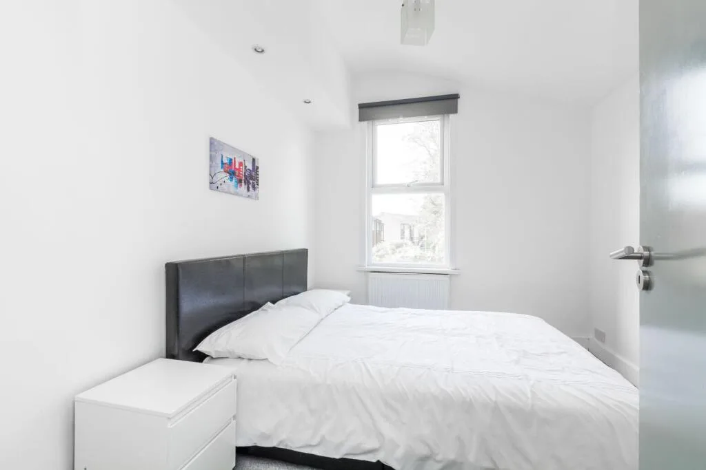 4 bedroom end of terrace house for rent