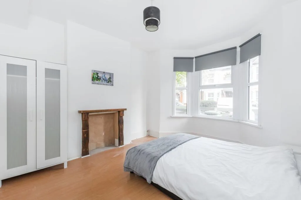 4 bedroom end of terrace house for rent
