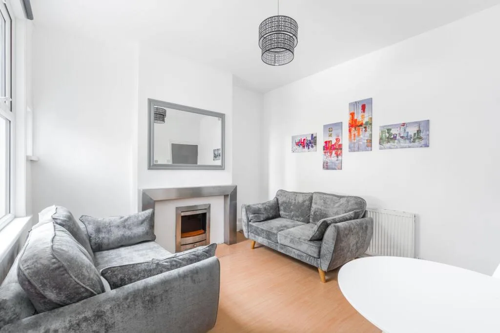4 bedroom end of terrace house for rent