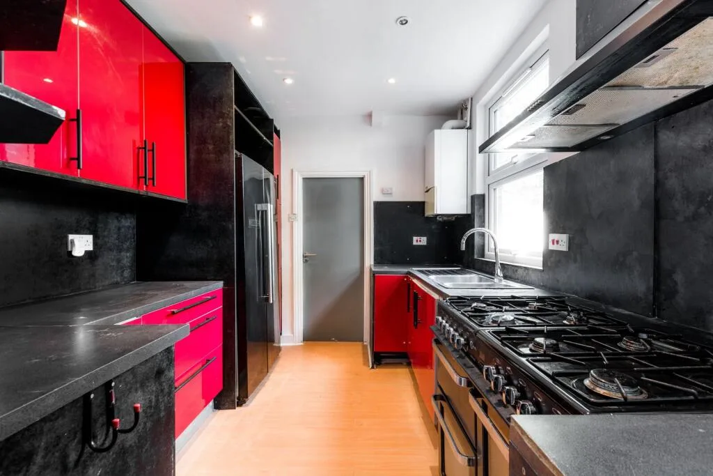 4 bedroom end of terrace house for rent