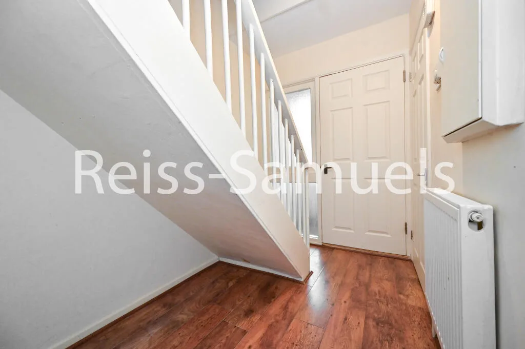 4 bedroom maisonette for rent