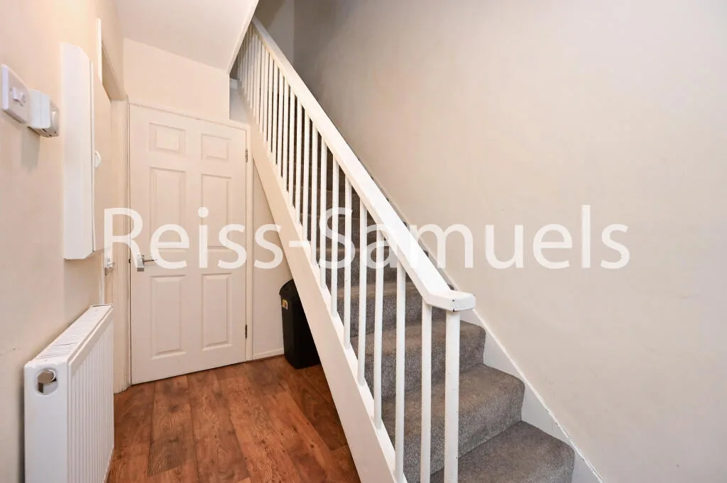 4 bedroom maisonette for rent