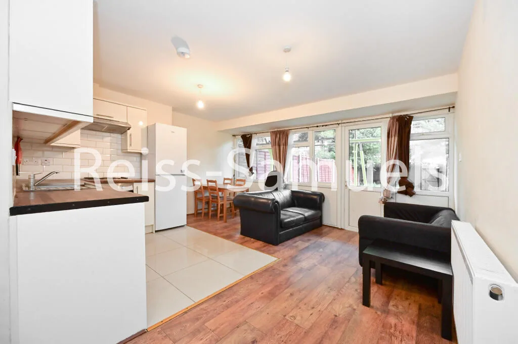 4 bedroom maisonette for rent
