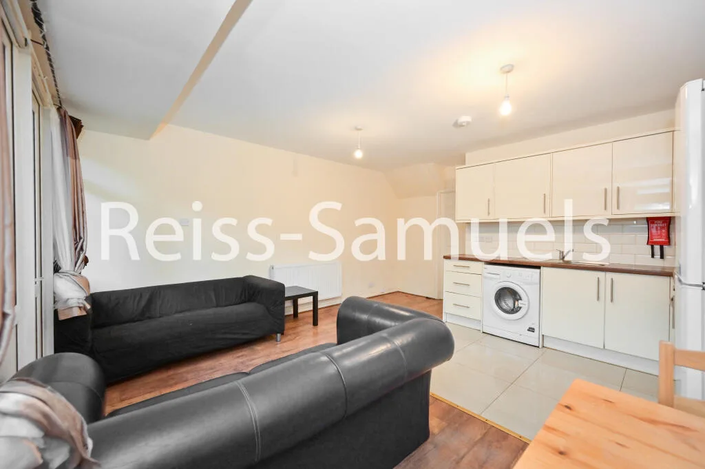 4 bedroom maisonette for rent