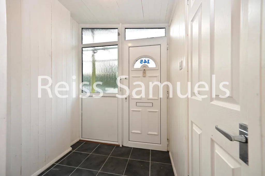 4 bedroom maisonette for rent