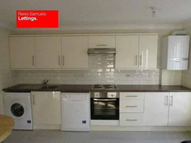 4 bedroom maisonette for rent