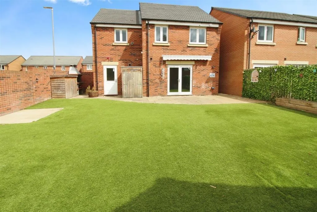 4 bedroom detached house for rent