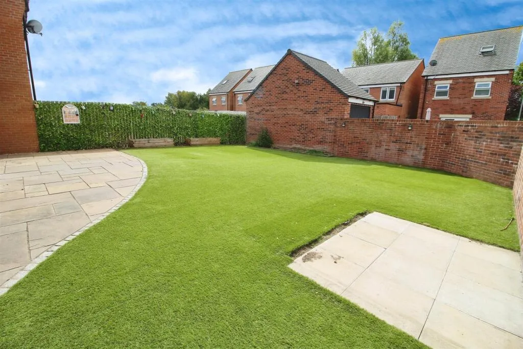 4 bedroom detached house for rent