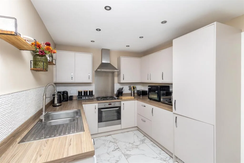 4 bedroom detached house for rent