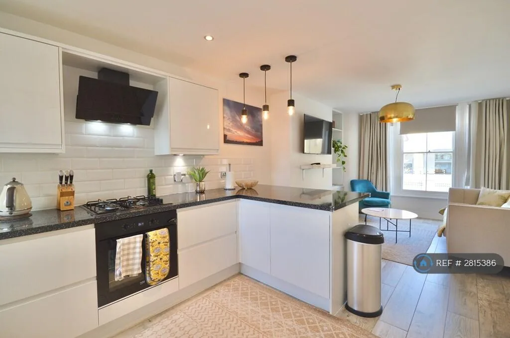 3 bedroom flat for rent