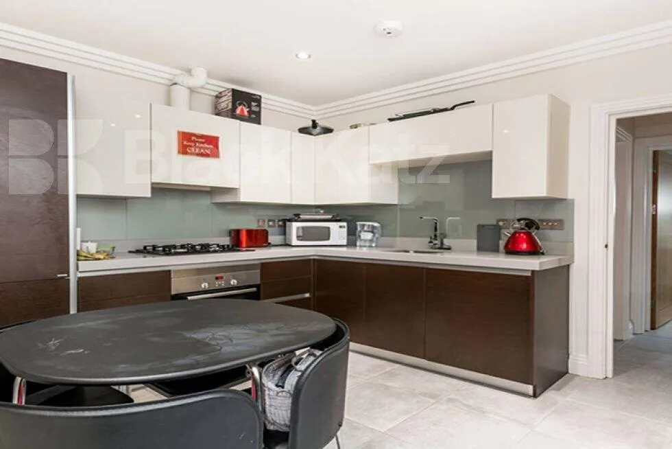 4 bedroom flat for rent