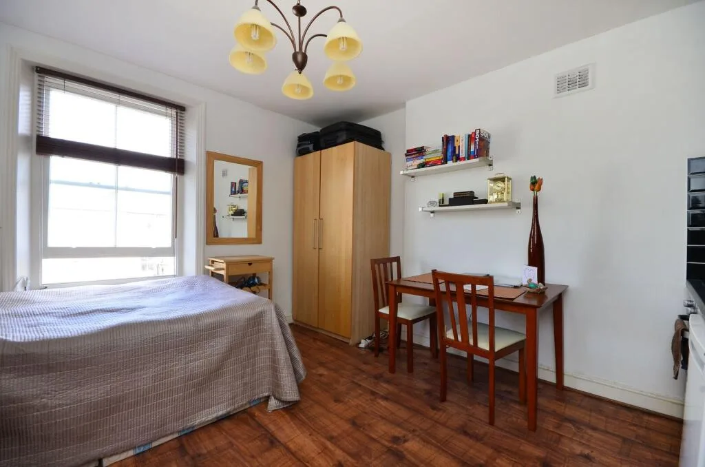 Studio flat for rent