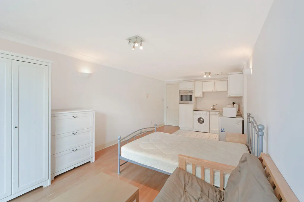 Studio flat for rent