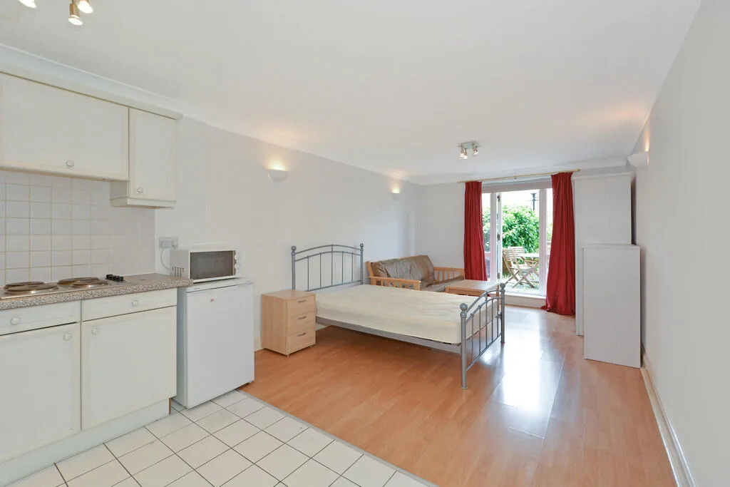 Studio flat for rent