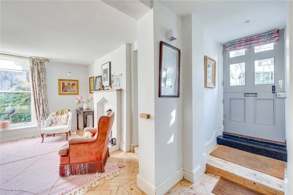 1 bedroom maisonette for rent