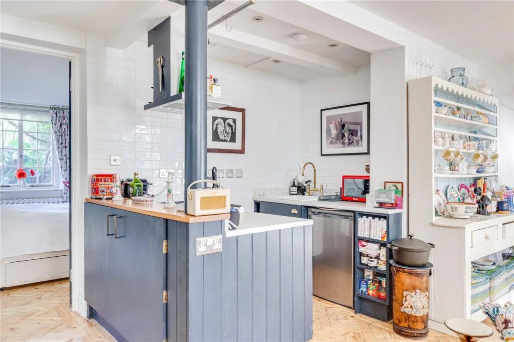1 bedroom maisonette for rent