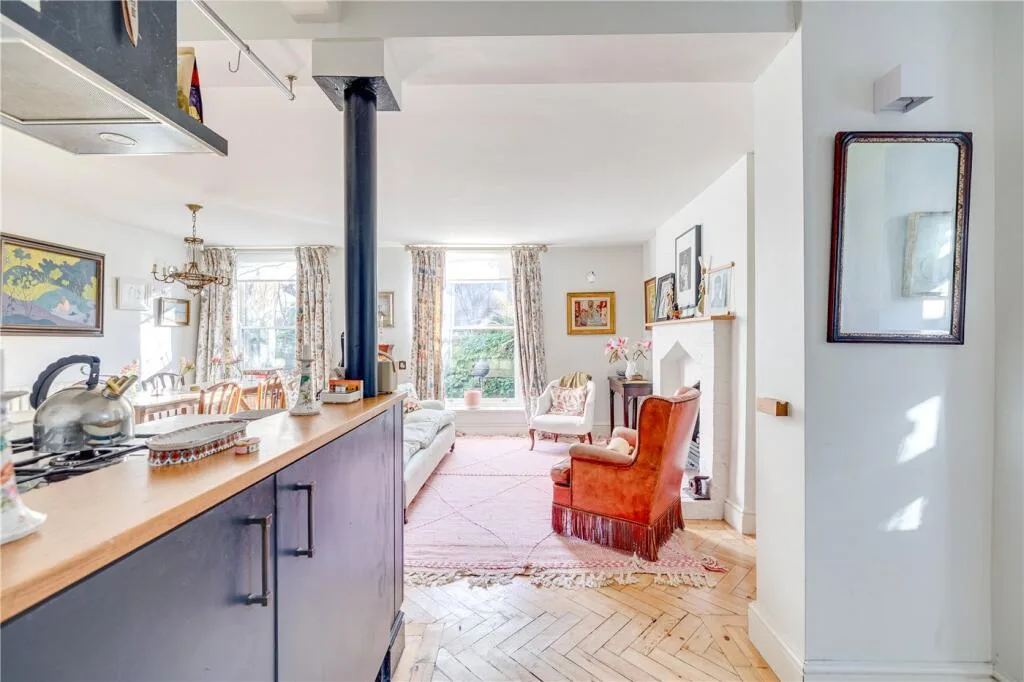 1 bedroom maisonette for rent