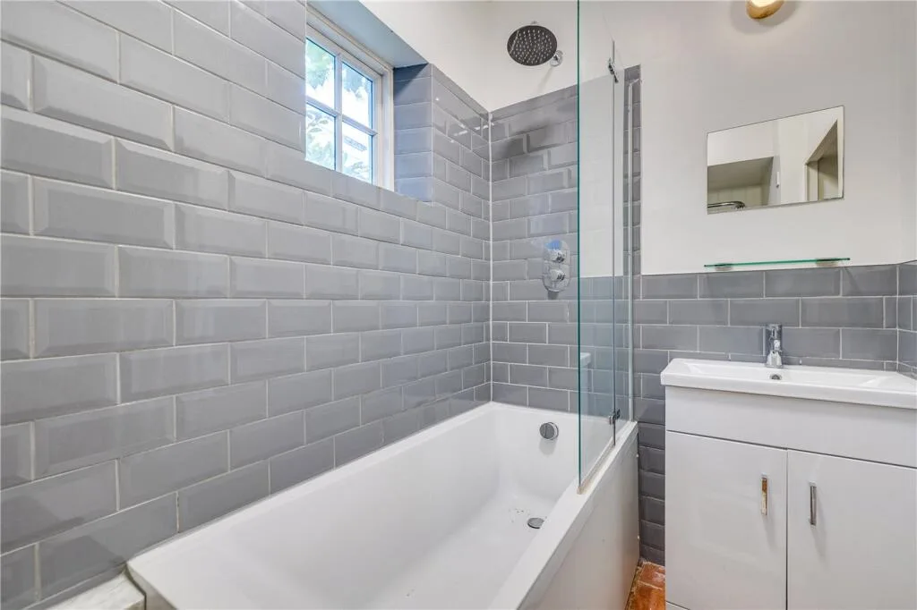 1 bedroom maisonette for rent