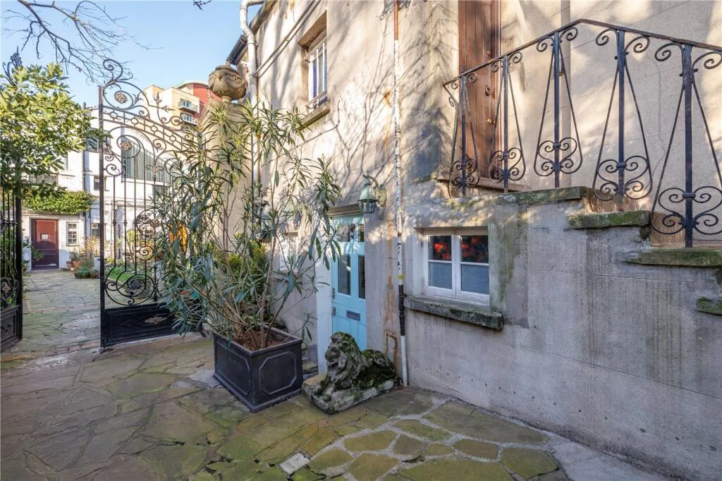 1 bedroom maisonette for rent
