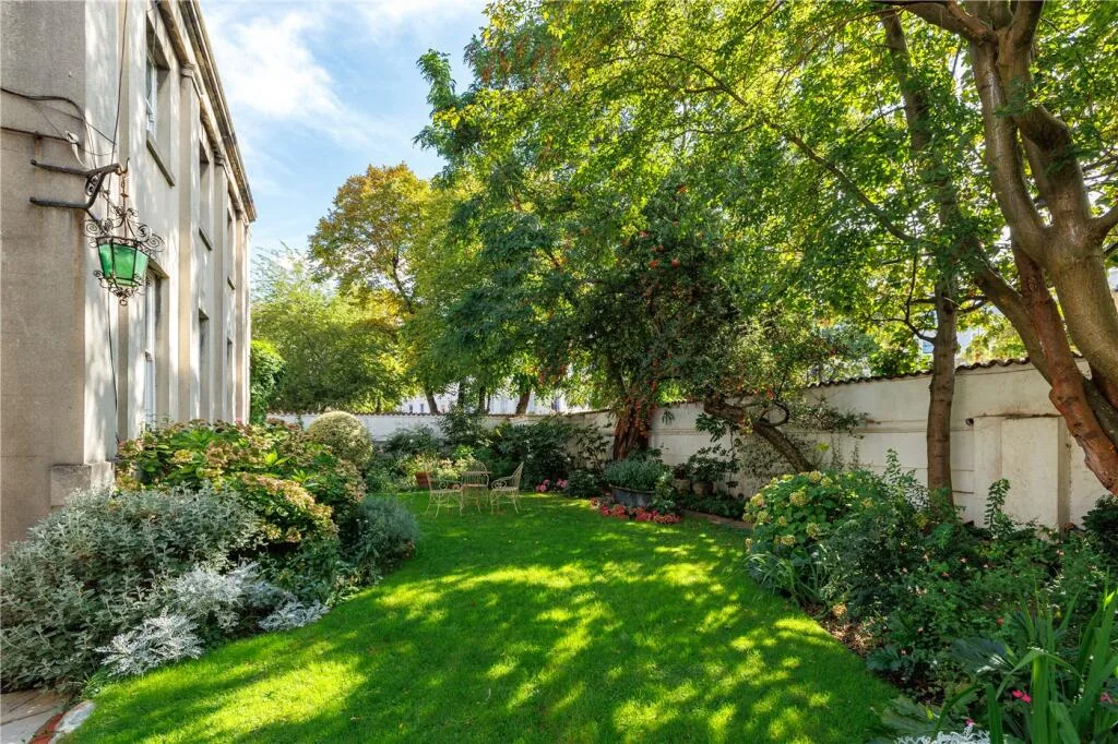 1 bedroom maisonette for rent