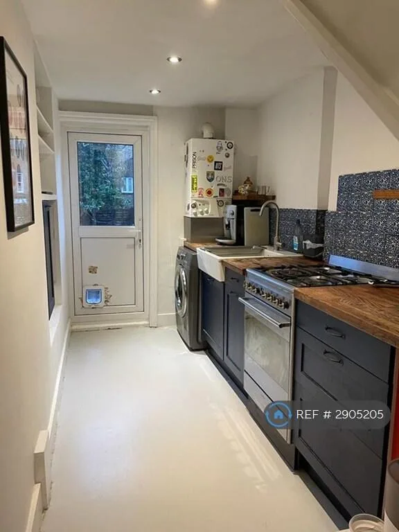 1 bedroom maisonette for rent