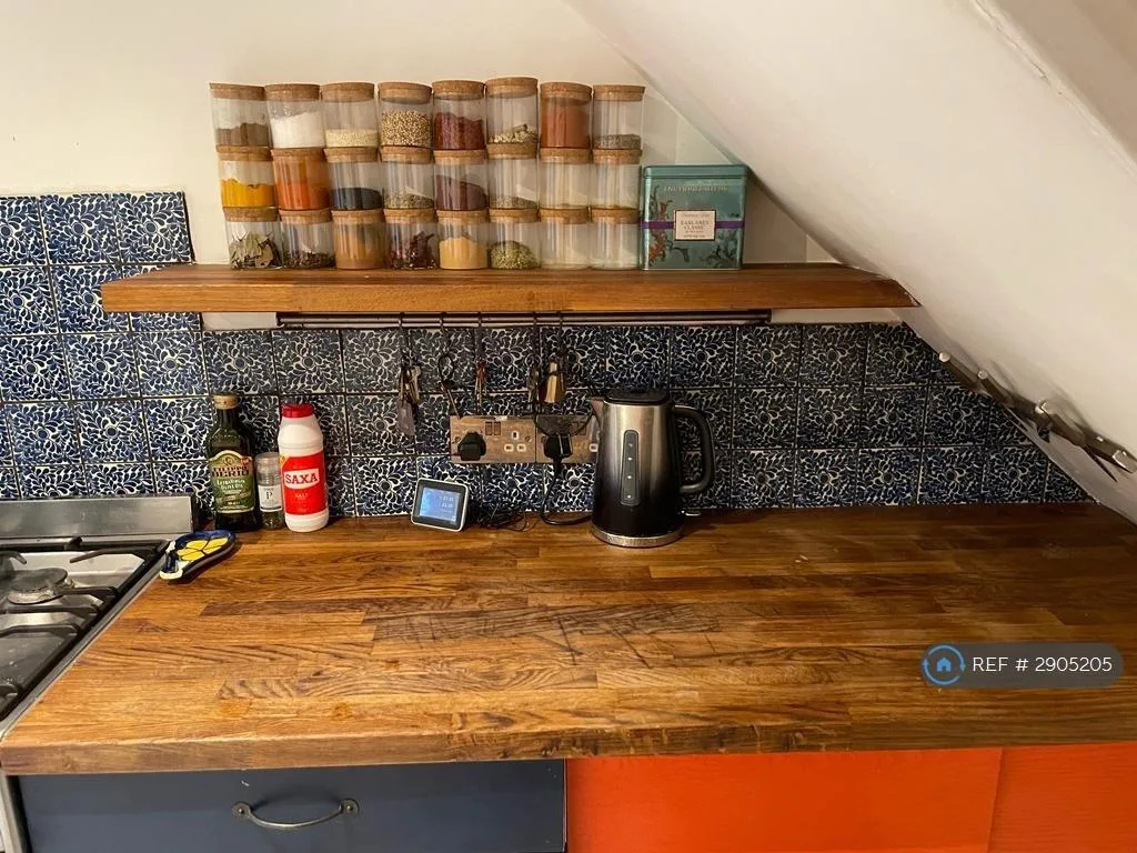 1 bedroom maisonette for rent