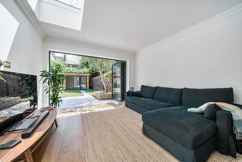 2 bedroom detached house for rent