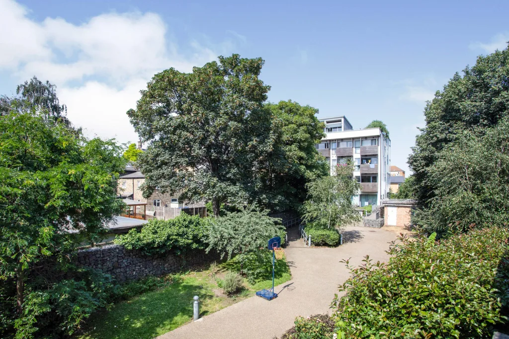 2 bedroom duplex for rent