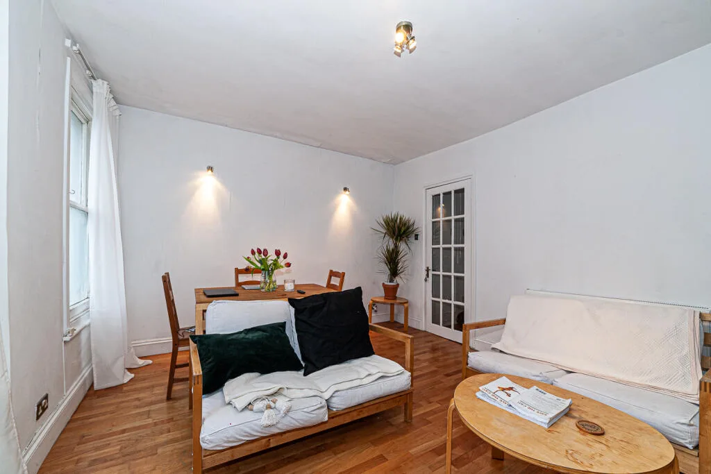 1 bedroom maisonette for rent