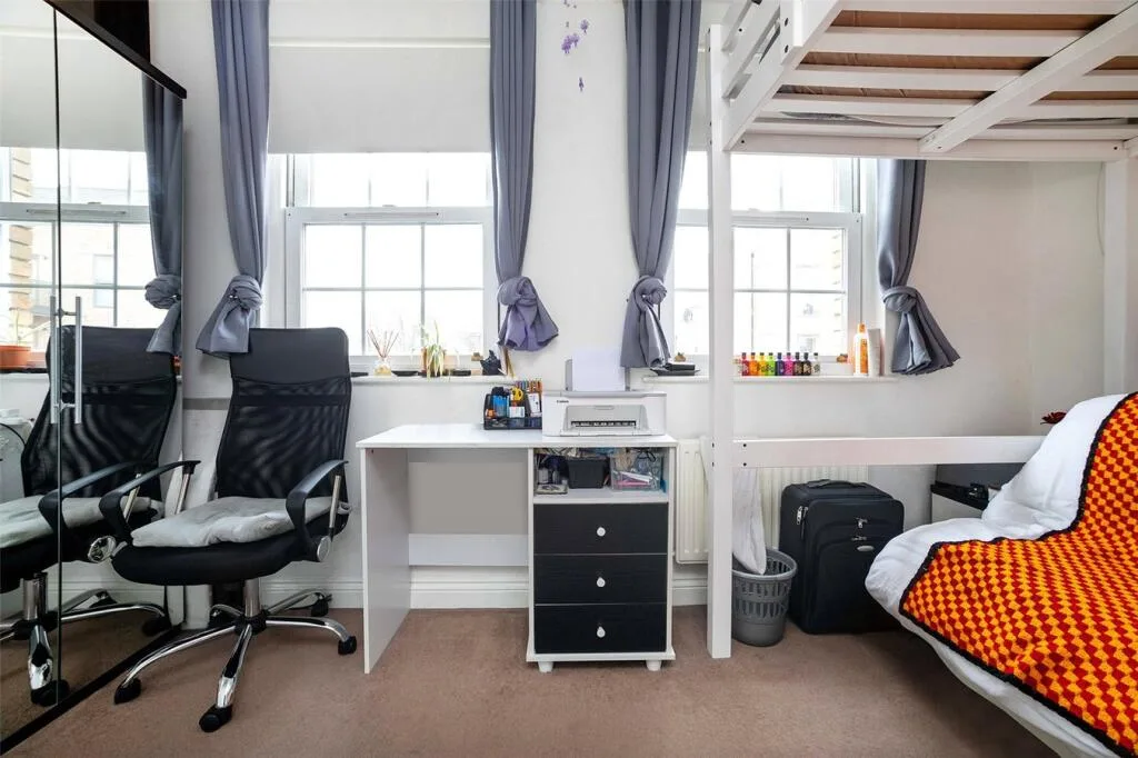 2 bedroom end of terrace house for rent