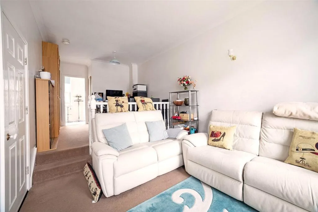 2 bedroom end of terrace house for rent