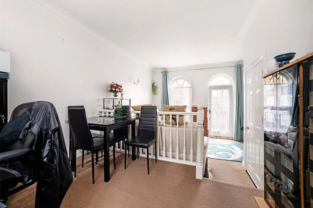 2 bedroom end of terrace house for rent