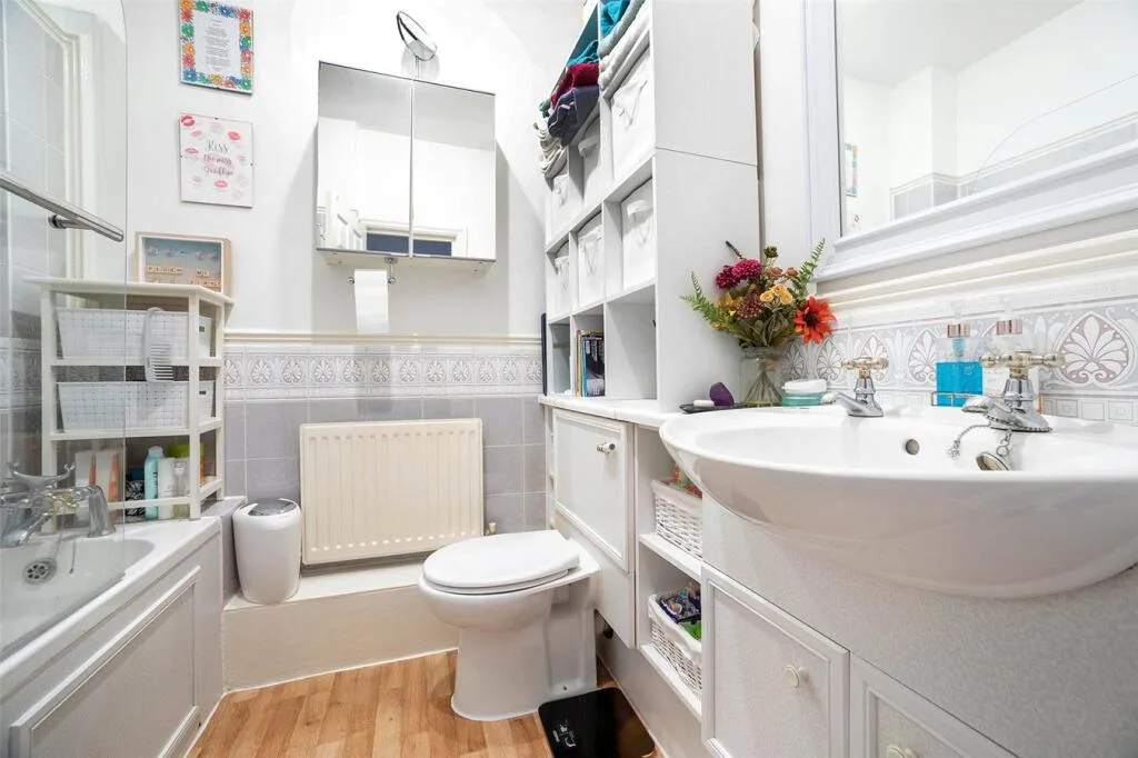 2 bedroom end of terrace house for rent