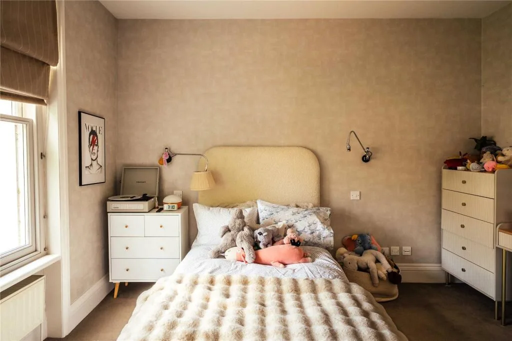 5 bedroom terraced house for rent