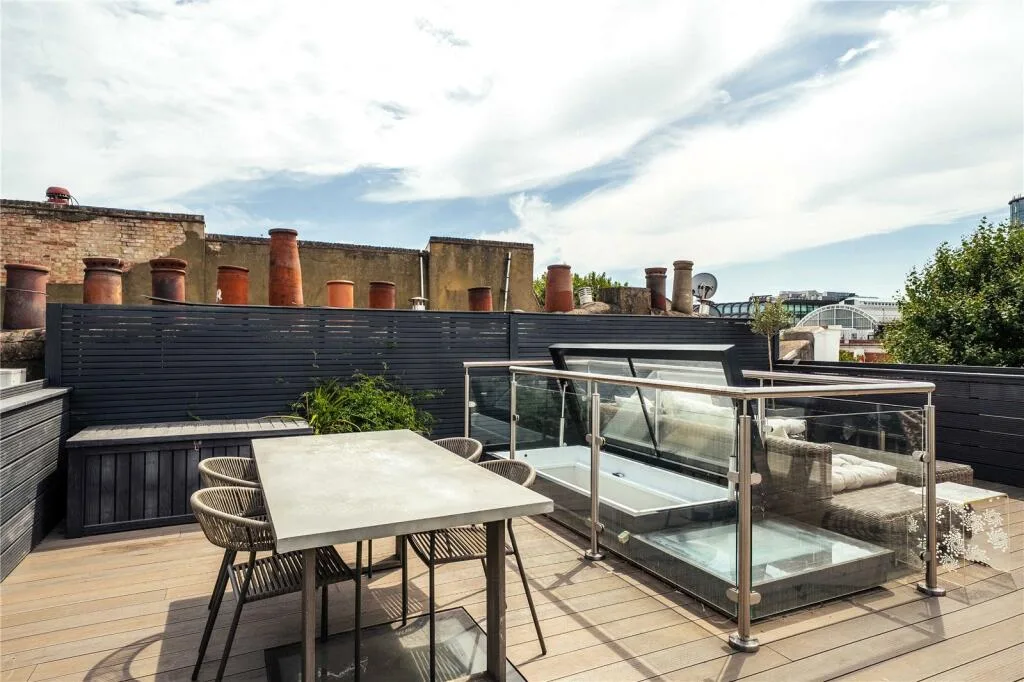 5 bedroom terraced house for rent