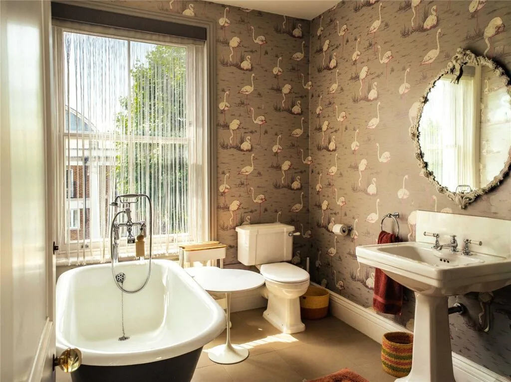 5 bedroom terraced house for rent