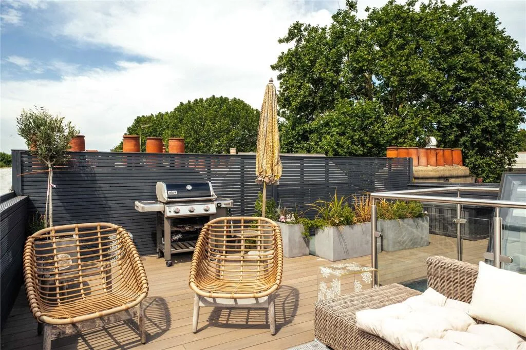 5 bedroom terraced house for rent
