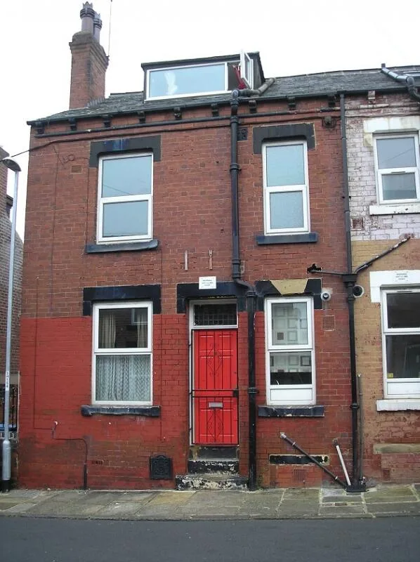 2 bedroom end of terrace house for rent