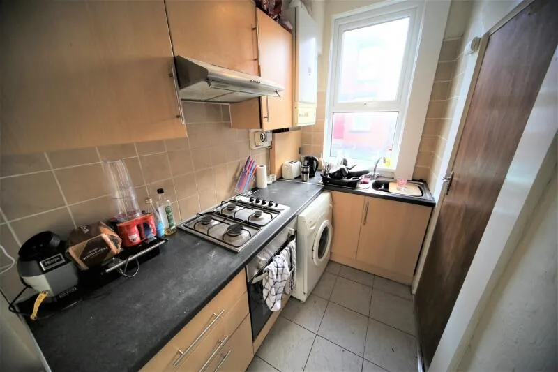 2 bedroom end of terrace house for rent