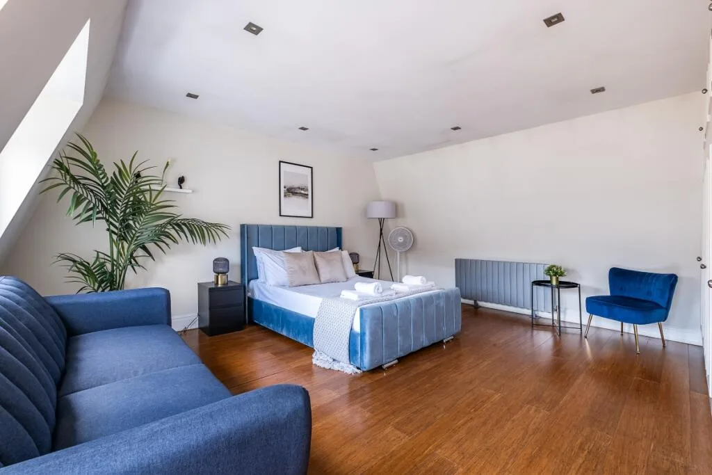 3 bedroom mews property for rent