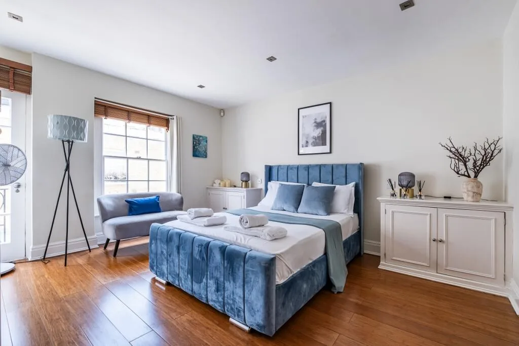3 bedroom mews property for rent