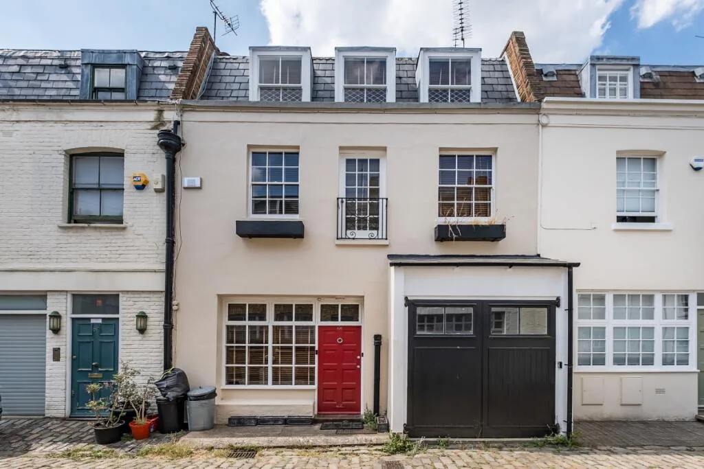 3 bedroom mews property for rent
