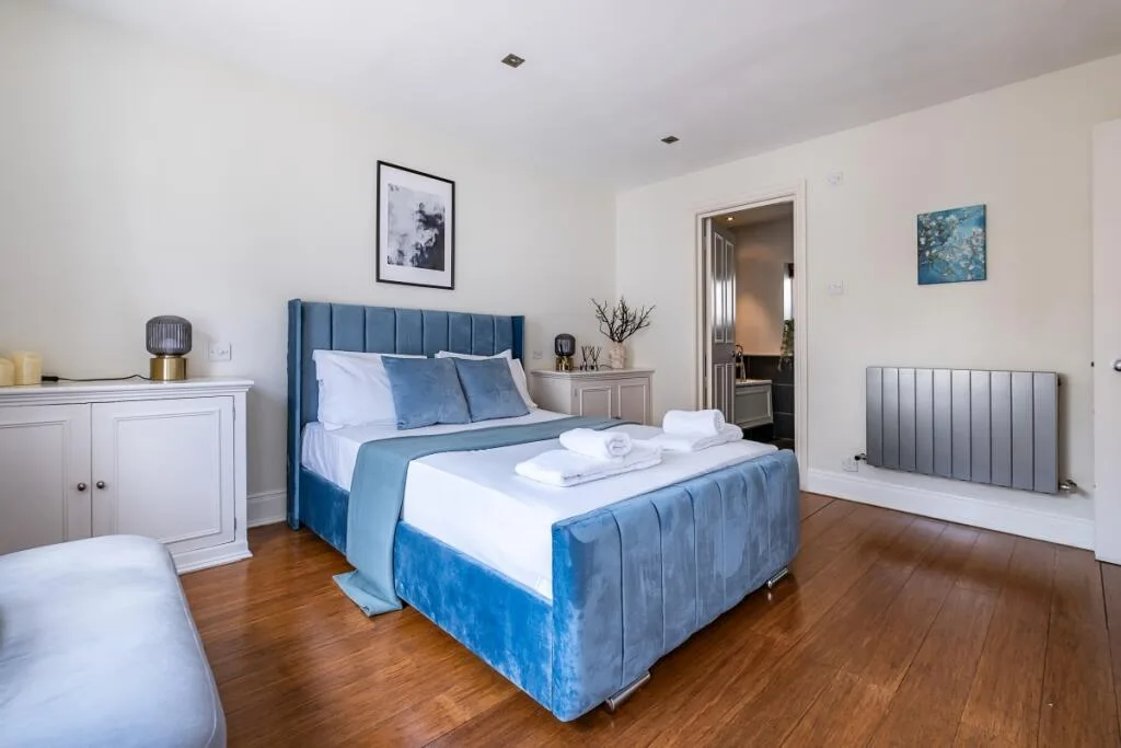 3 bedroom mews property for rent